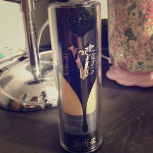 Kat von D lock it foundation light 43 warm